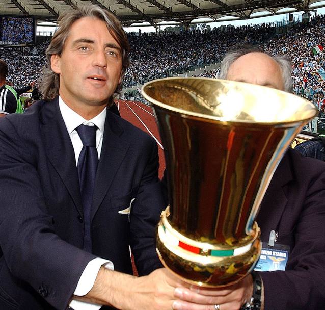 Dopo la vittoria in Coppa Italia Mancini lascia la Lazio Il 7 luglio 2004 per approdare all’Inter (Ansa)